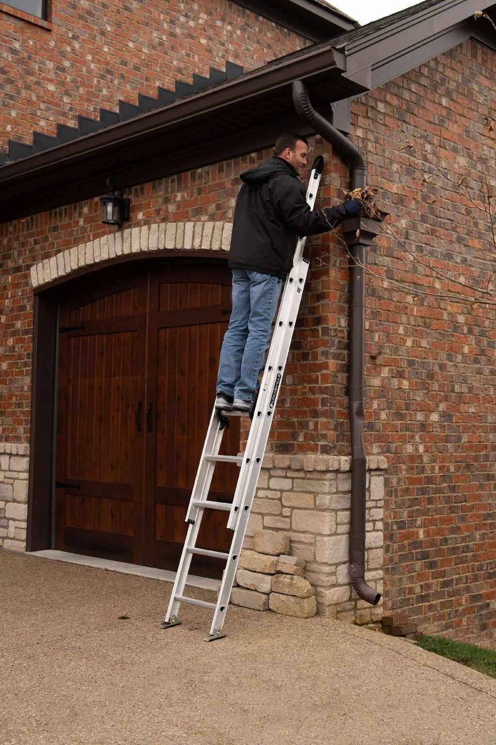 16-Foot Aluminum Step Ladder Type II Q37410