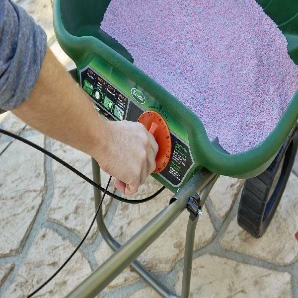 Broadcast Spreader A383406