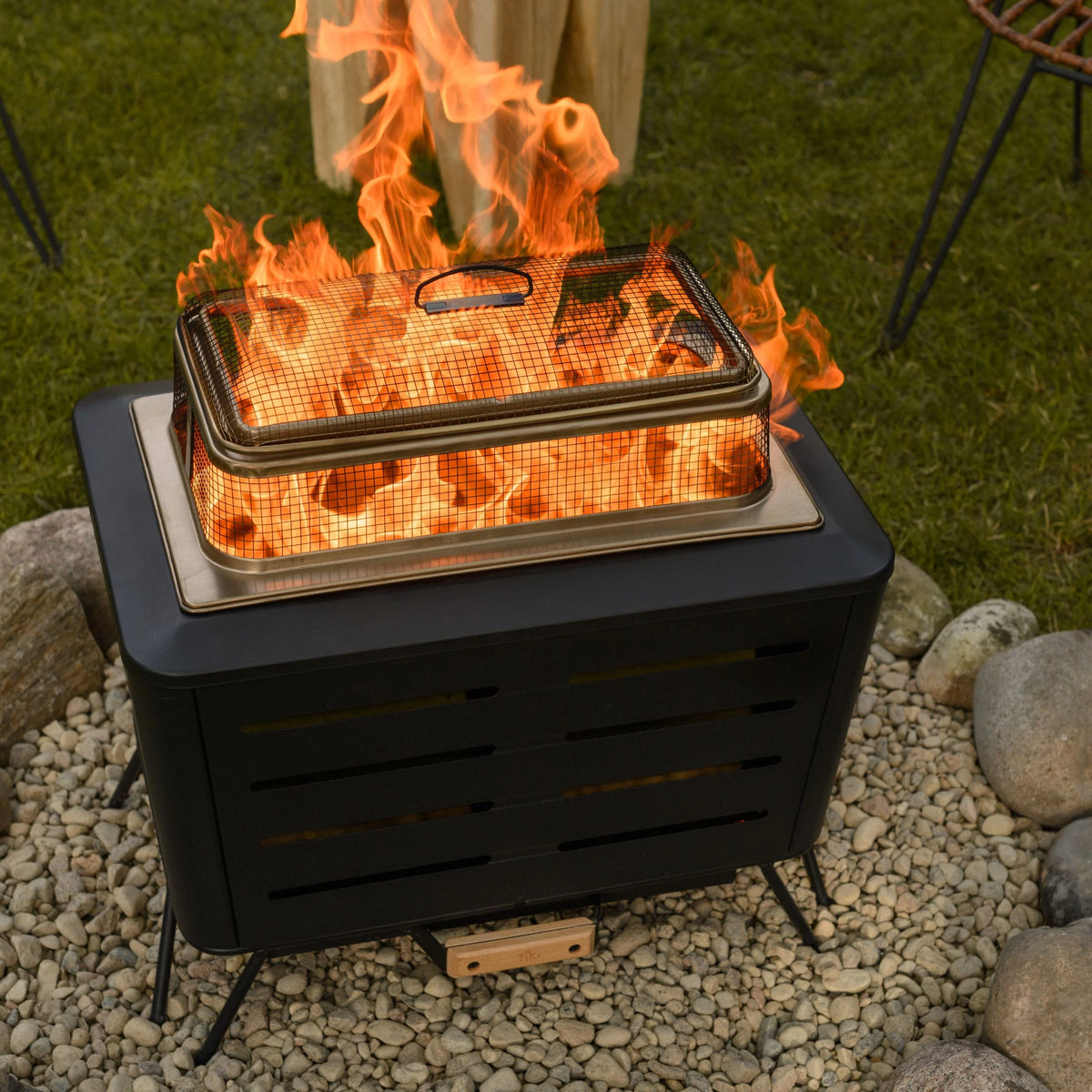 18 Inch Metal Fire Pit Screen and 2 Piece Poker H232