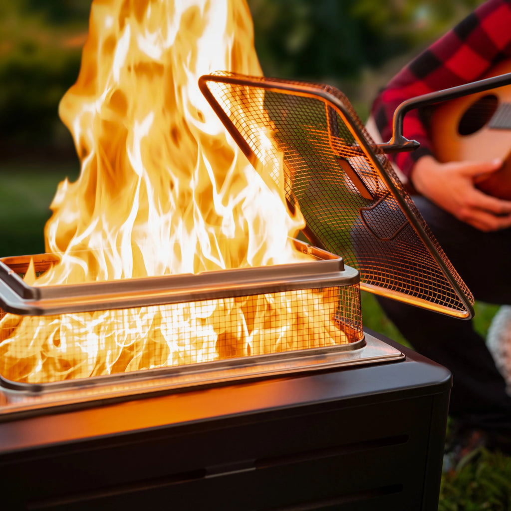 18 Inch Metal Fire Pit Screen and 2 Piece Poker H232